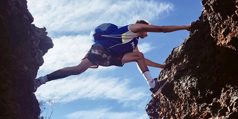 逆境中砥砺前行，公司客戶群穩步擴大